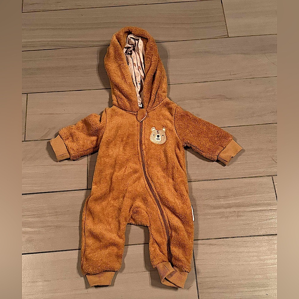 Tahari Brown Bear Kids Footie zip up plush 3-6m
